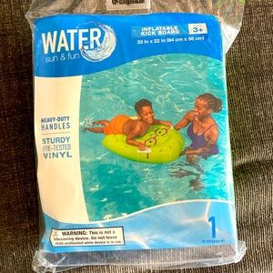 NWT Inflatable Water Kick Board with Handles. Ages 3+